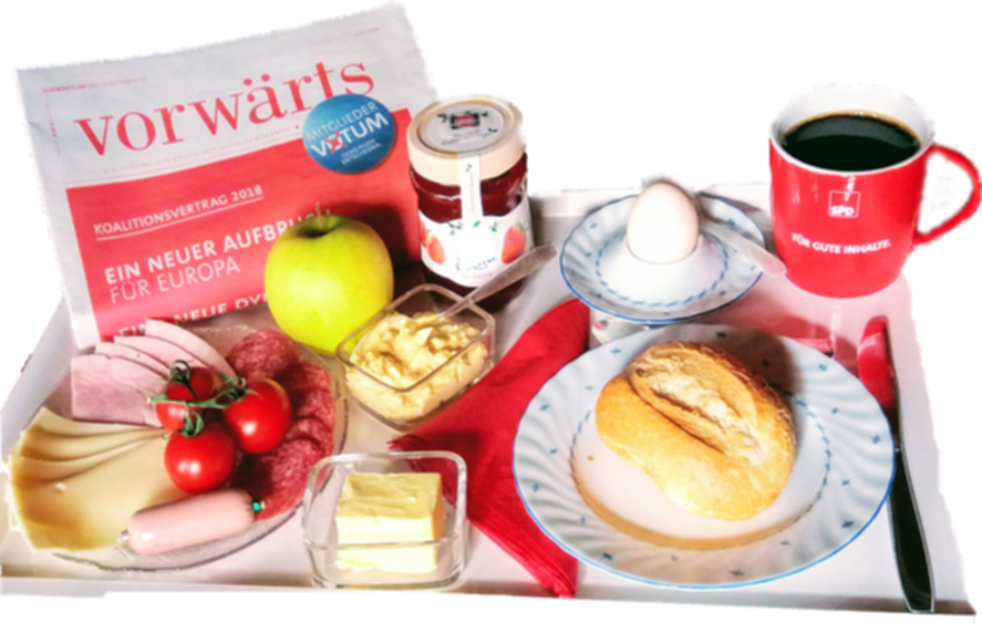 Frühstücksgedeck mit Zeitung "Vorwärts"