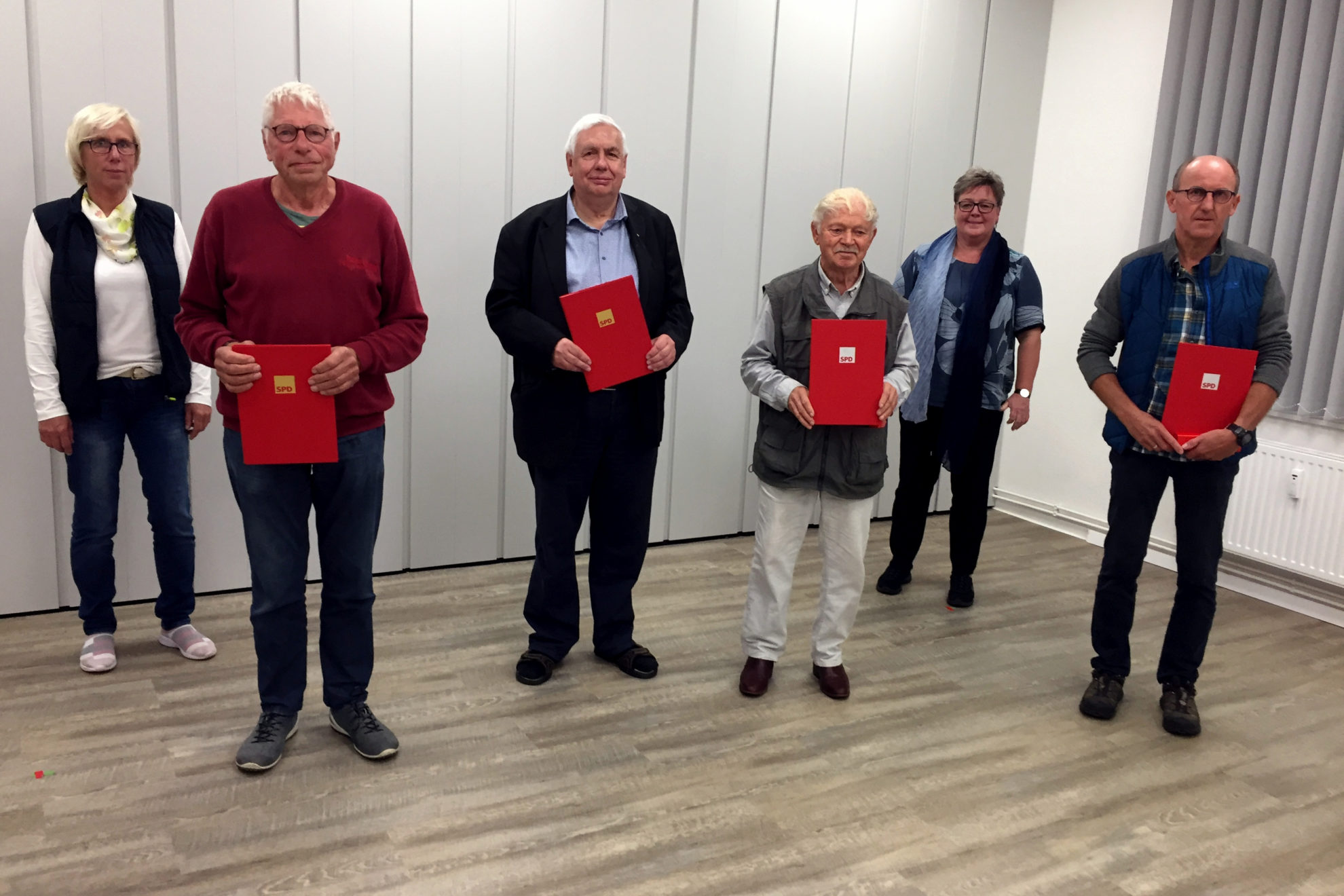 Vier Mitglieder des Ortsvereins Sörup, die für lange Mitgliedschaft geehrt wurden.